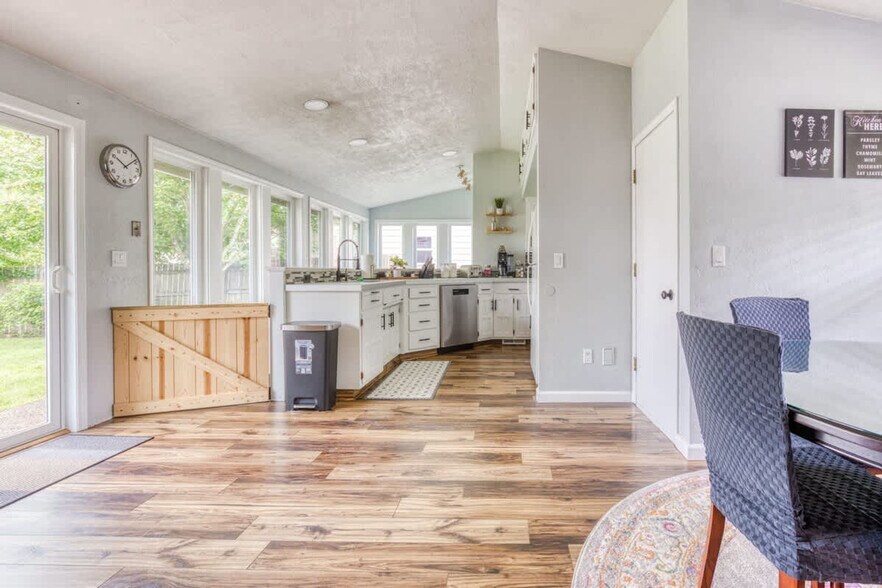 Building Photo - 353 Brightwood Ct