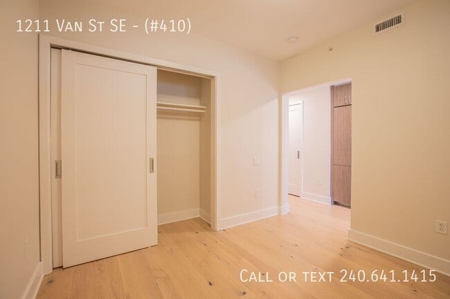 Building Photo - 1211 Van St SE