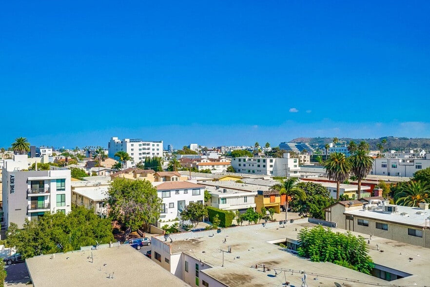 Building Photo - 3630 Overland Ave