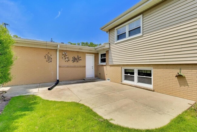Building Photo - 7630 Beckwith Rd
