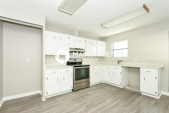 Building Photo - 3 Bedroom Pet-Friendly Home in Buford, GA with Main Street Renewal