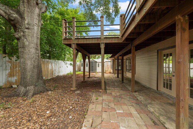 Building Photo - Remodeled 3-Bed Home with Office & Deck in...