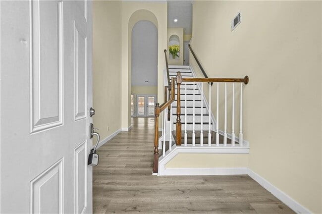 Building Photo - 675 Manor Glen Dr