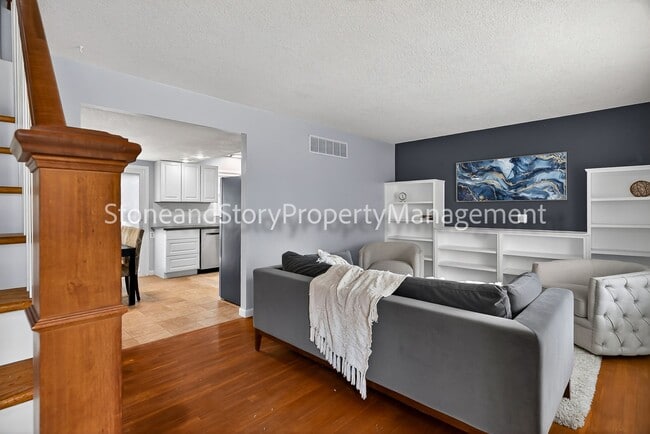 Building Photo - 4 bedroom 2 bath on quiet street in Briarwood