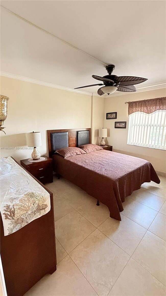 Building Photo - 900 NE 18th Ave