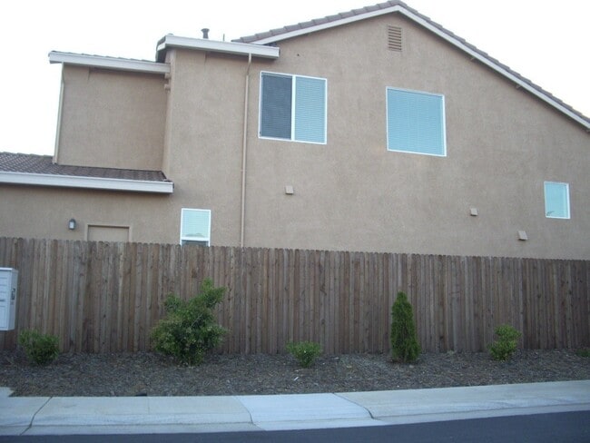 Building Photo - Discover Your Dream Home in Elk Grove!