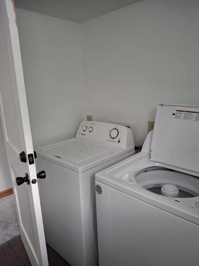 2 washers & 2 dryers - 3260 Starr St