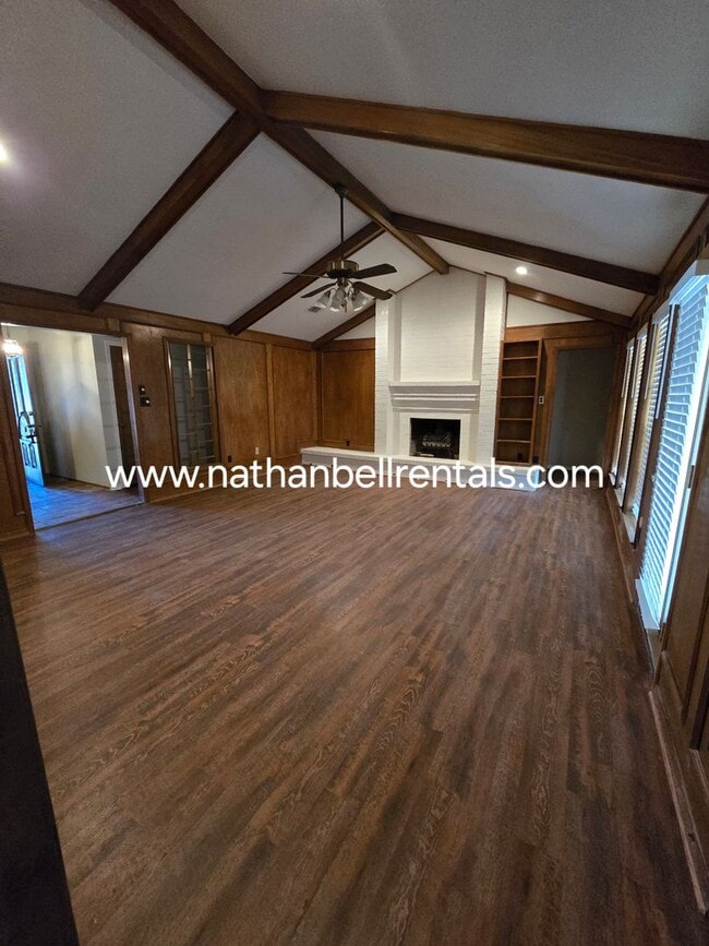 Building Photo - 3 bedroom 2 bath