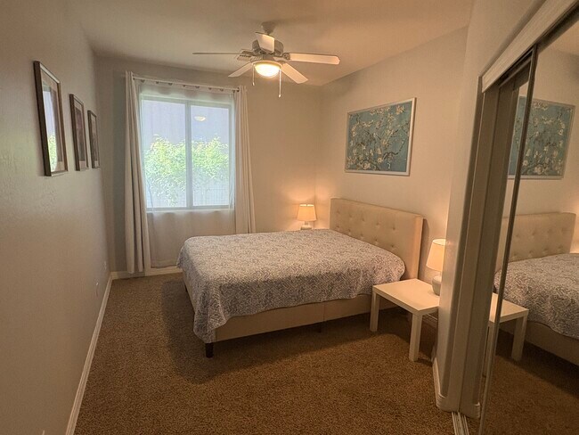 Building Photo - 1180 E Saddleback Pl