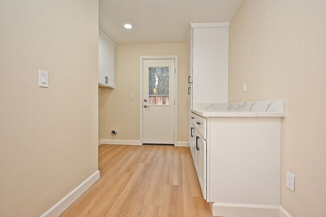 Building Photo - $4590 -- Beautifully Remodeled Brookvale Home on a Quiet Court