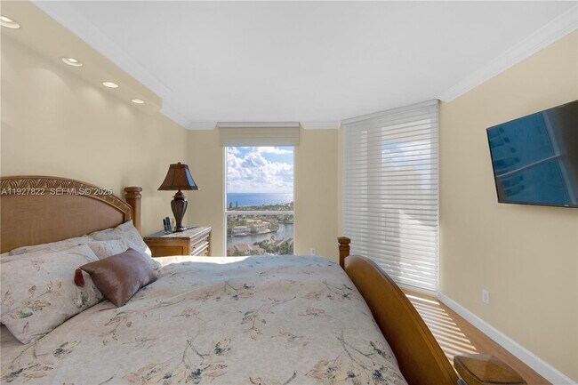 Building Photo - 21055 Yacht Club Dr