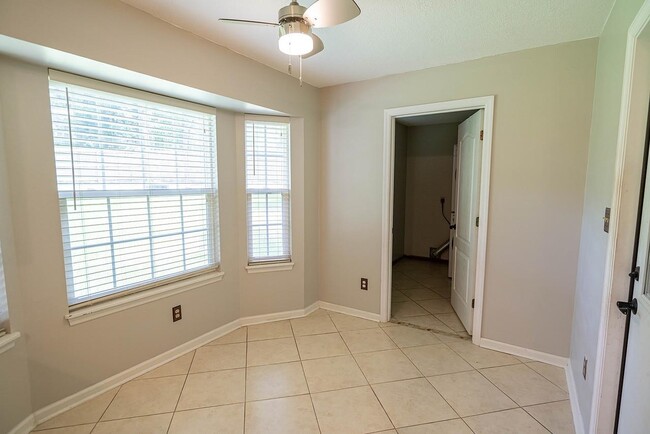 Building Photo - 4679 Inisheer Dr