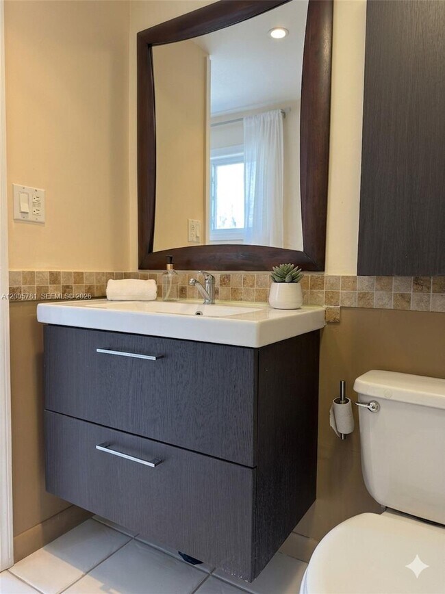 Building Photo - 3052 SW 27th Ave