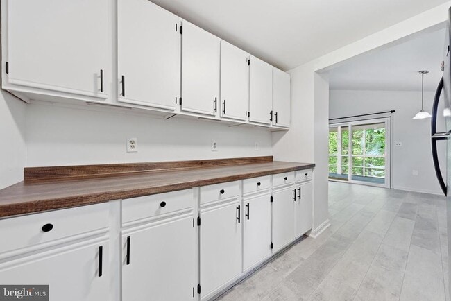 Building Photo - 371 Oak Hill Rd