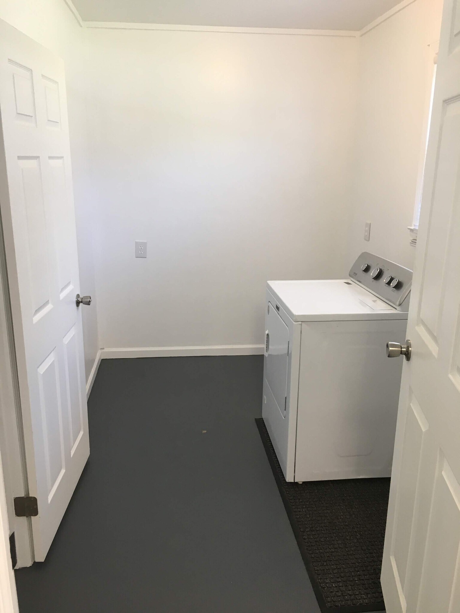 Laundry Room - 110 Gilliland Ave