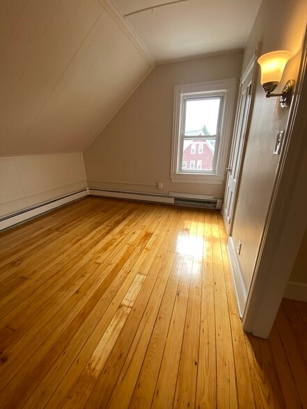 Building Photo - 13 Magill St