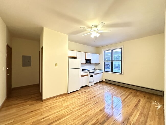 Building Photo - 640 W Barry Ave