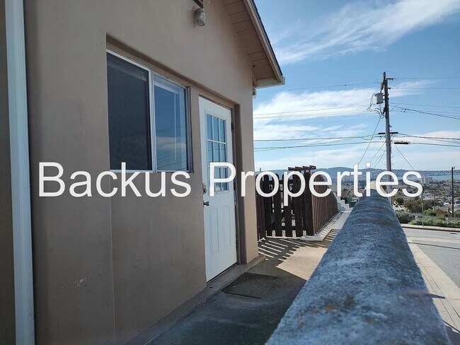 Building Photo - Wonderful partially furnished upper Seaside unit