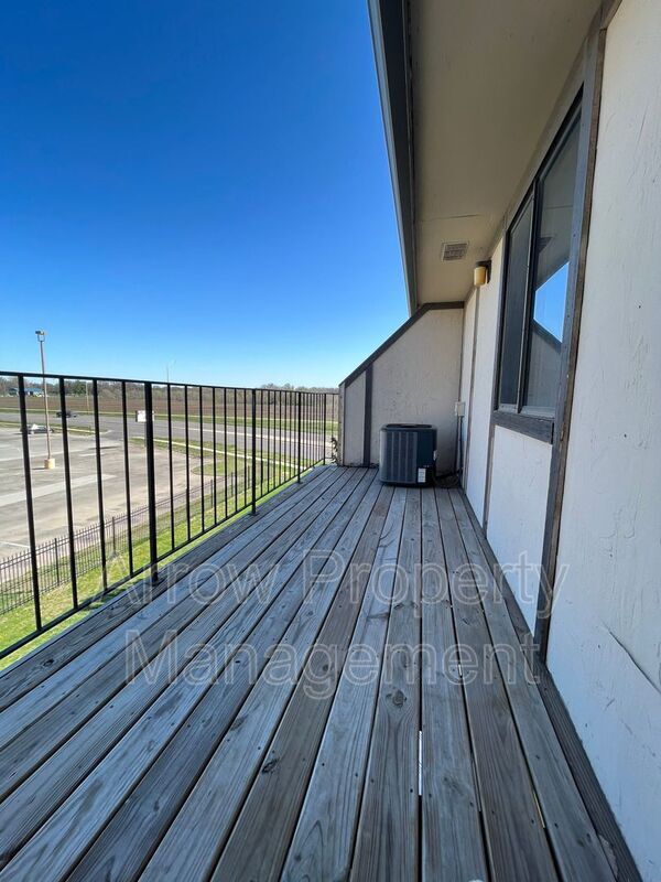 Building Photo - 2340 N 44th St