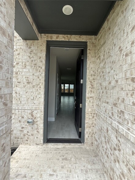 Building Photo - 804 Sicily Blvd