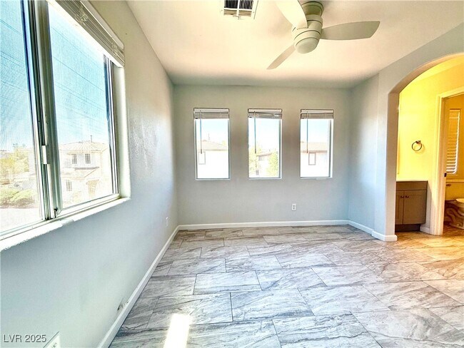 Building Photo - 10274 Missouri Meadows St