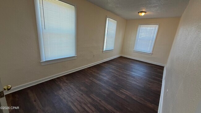 Building Photo - 300 N James Ave