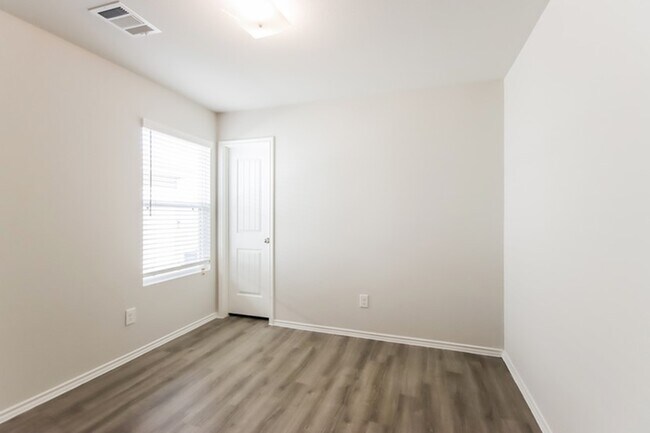 Building Photo - 22350 Porter Mountain Trl