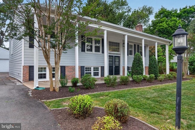 Building Photo - 9801 Meadow Valley Dr