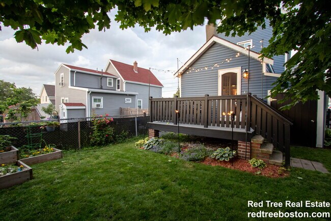 Building Photo - 62 Thorndike St
