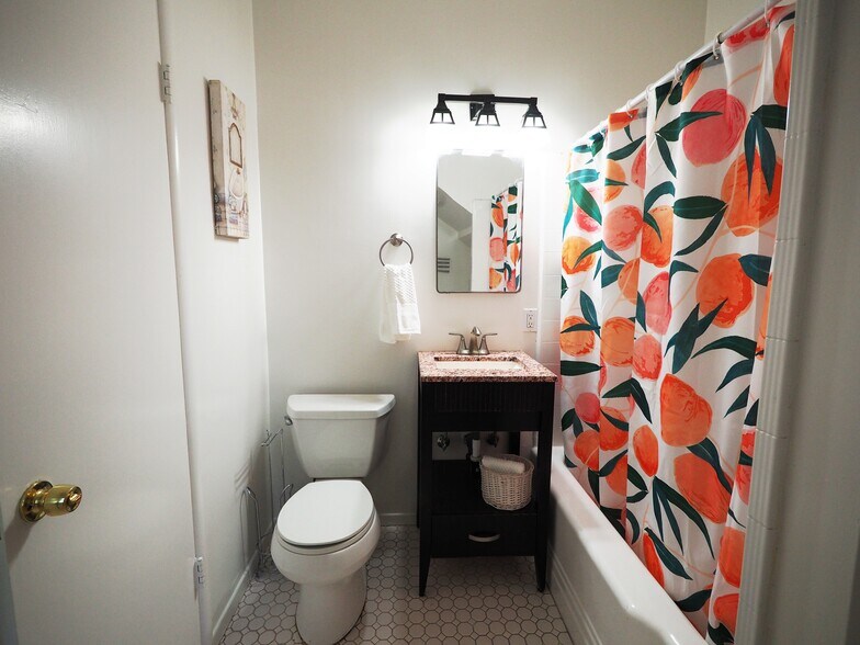 Full bath with shower/tub, built-in drawers, window - 828 7th St