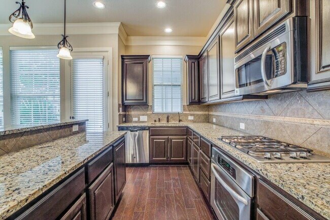 Building Photo - Luxury East Shore Living | Lake Woodlands Views | Near Market Street & Hughes Landing