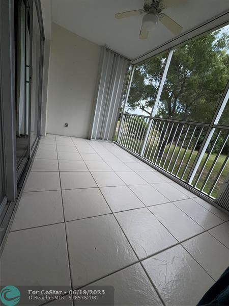 Building Photo - 3200 N Palm Aire Dr