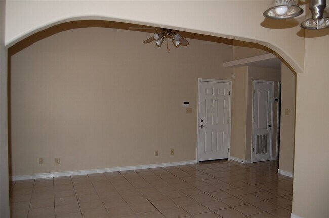 Building Photo - 505 Shiloh Dr