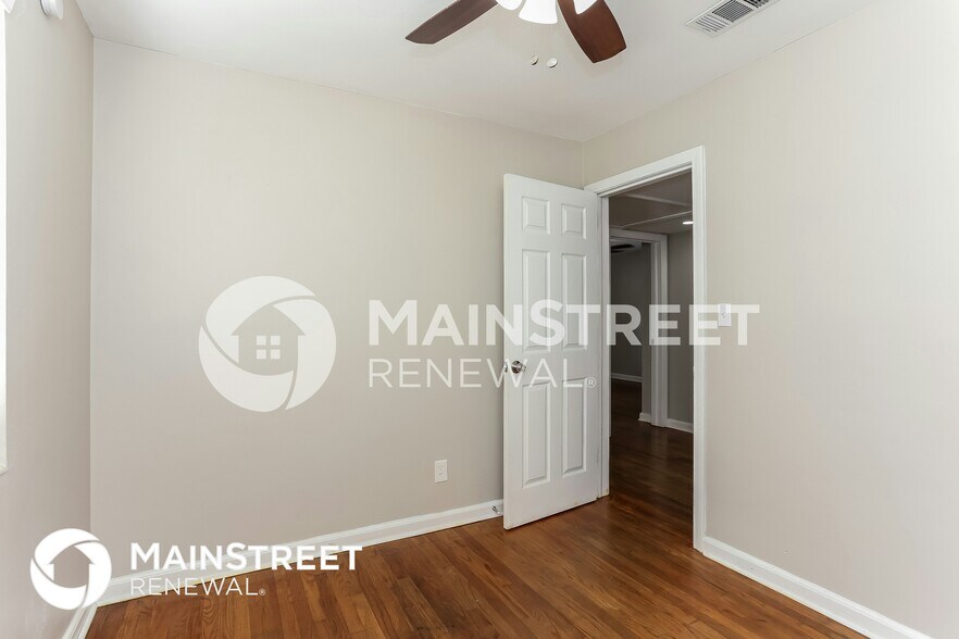 Building Photo - 6215 Pine Cove Ln