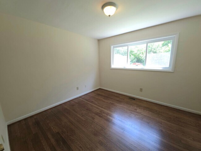 Building Photo - 87 Kendall Dr