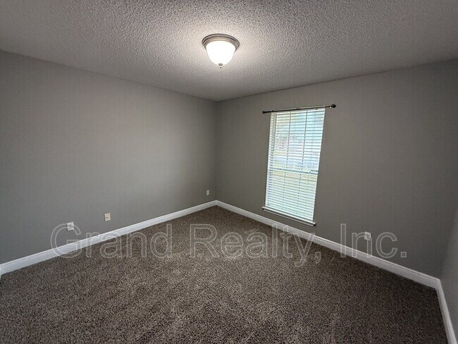 Building Photo - 4754 Winterdale Dr