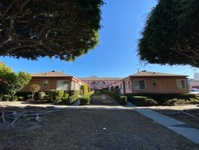 Building Photo - 820 Pearl St