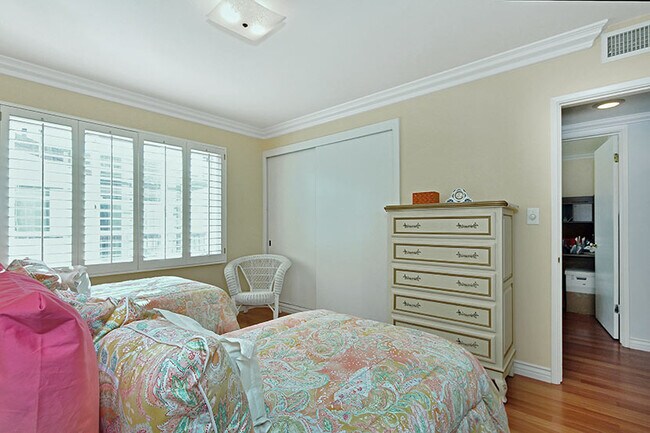 Bedroom 1 - 1233 N Columbus Ave