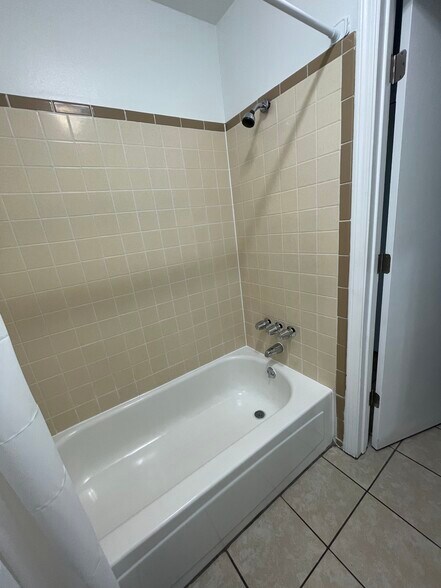 Building Photo - 711 Avenida Cesar Chavez SE