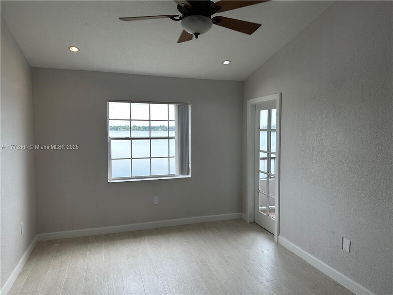 Building Photo - 2831 N Oakland Forest Dr