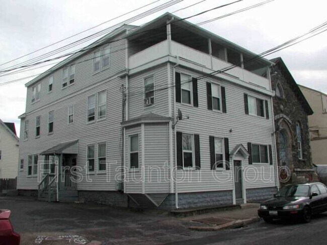 Building Photo - 9 Cedar St