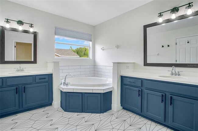 Building Photo - 15049 Spinnaker Cove Ln