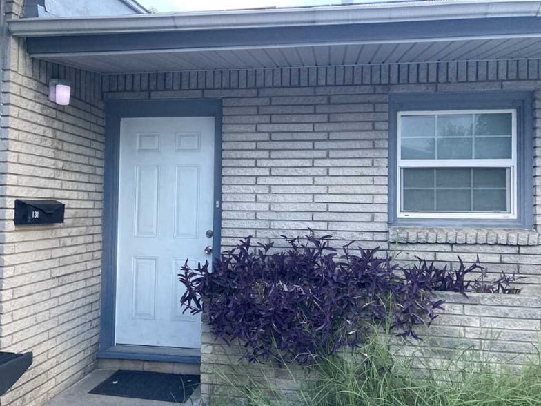 Building Photo - 131 Southill Rd