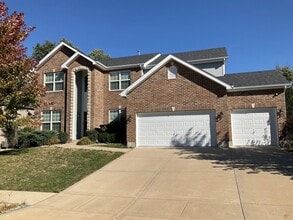 Building Photo - 104 Forest Oaks Dr