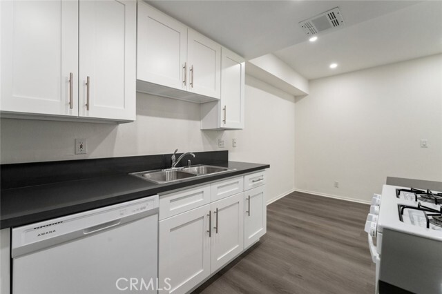 Building Photo - 731 E Cypress Ave
