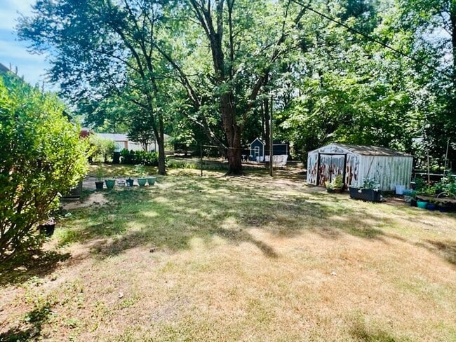 Building Photo - Beautifully Updated 3bdrm/1bth Ranch Style Home Located in the Glen Lea Area!