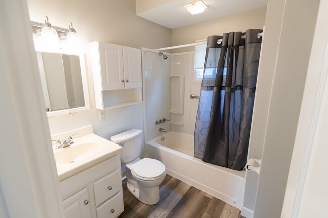 Building Photo - 1056 Watson St SW