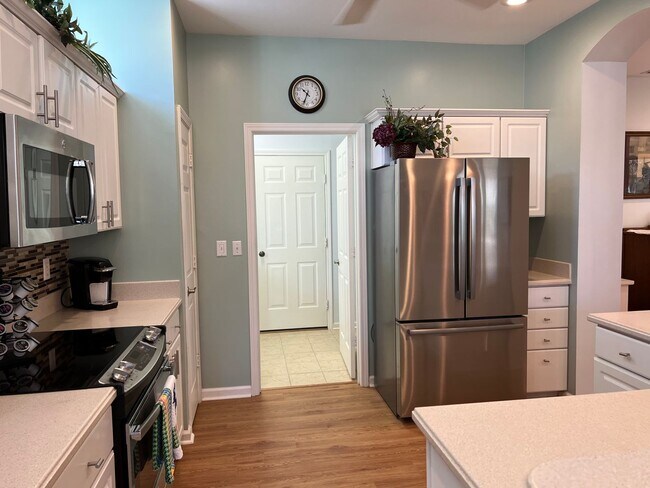 Building Photo - Two Bedroom, Two Bath UNFURNISHED Home in ...