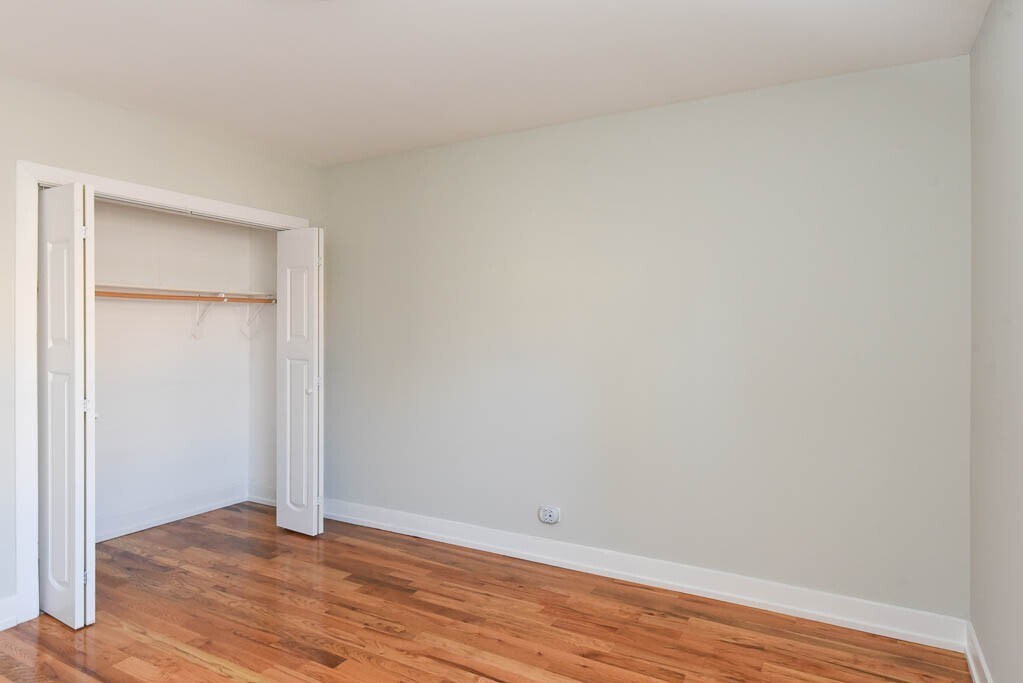 Building Photo - 555 W Arlington Pl