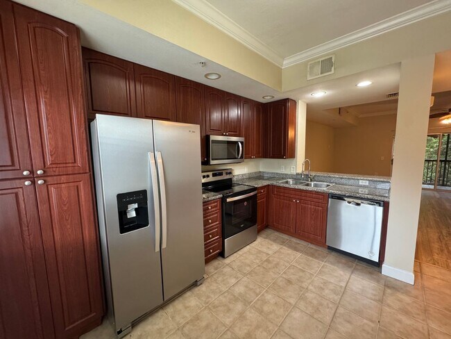 Building Photo - 2 Bed / 2 Bath Upstairs Condo in the Gated...